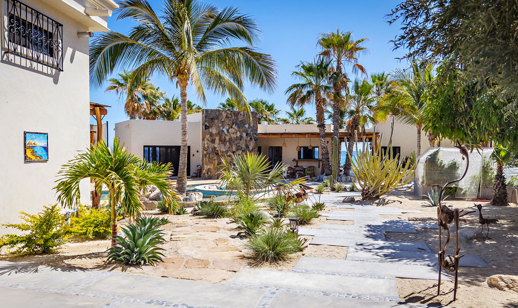Full courtyard in daytime